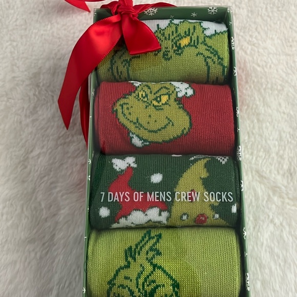 New Grinch Socks - Picture 3 of 4